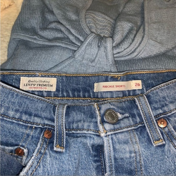 Levi’s RIBCAGE SHORTS 26 - Picture 2 of 6